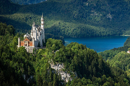 Chateau au bord du lac