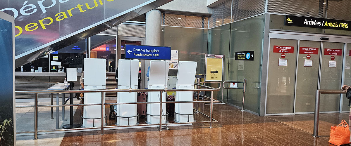 Bornes détaxe Douane Terminal 2